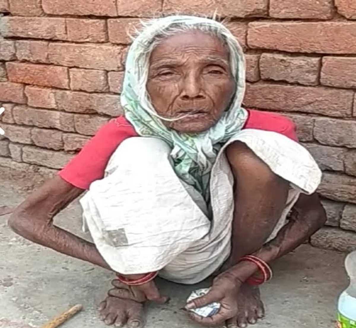 एकता की अनूठी मिसाल बने मुस्लिम युवा, किया बुजुर्ग हिंदू महिला का अंतिम संस्कार